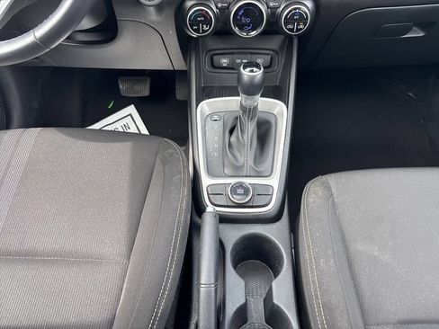 Used 2024 Hyundai Venue SEL FWD image 31