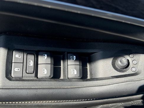 Used 2023 Jeep Grand Cherokee Limited AWD/4WD image 16