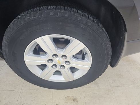 Used 2009 Chevrolet Traverse LT FWD image 17