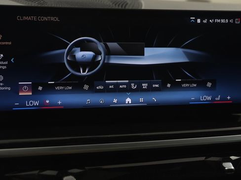 Used 2024 BMW X6 xDrive40i w/ Premium Package image 46