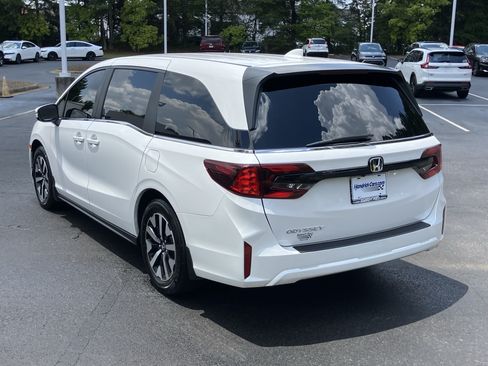 Certified 2025 Honda Odyssey EX-L image 8