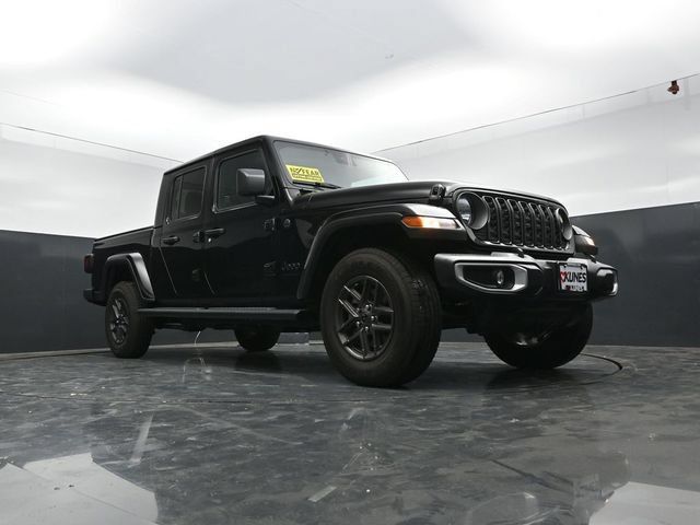 Used 2024 Jeep Gladiator Sport AWD/4WD image 59