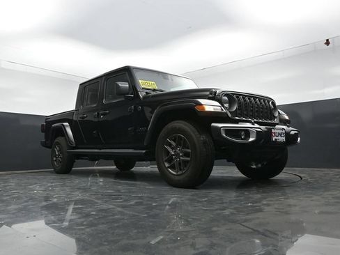 Used 2024 Jeep Gladiator Sport AWD/4WD image 59