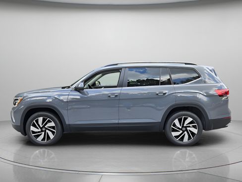 Used 2026 Volkswagen Atlas SE FWD image 2