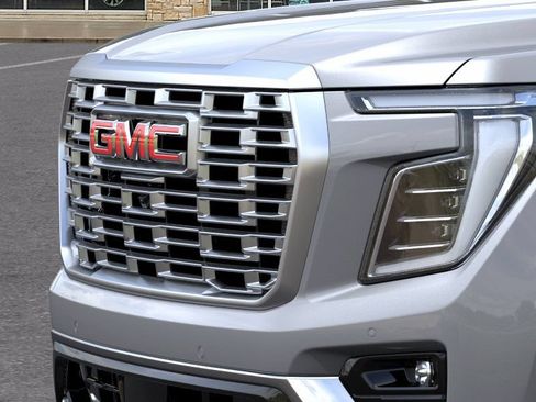 New 2026 GMC Yukon Denali w/ Denali Reserve Package AWD/4WD image 13