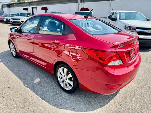 Used 2013 Hyundai Accent GLS w/ Premium Pkg image 4