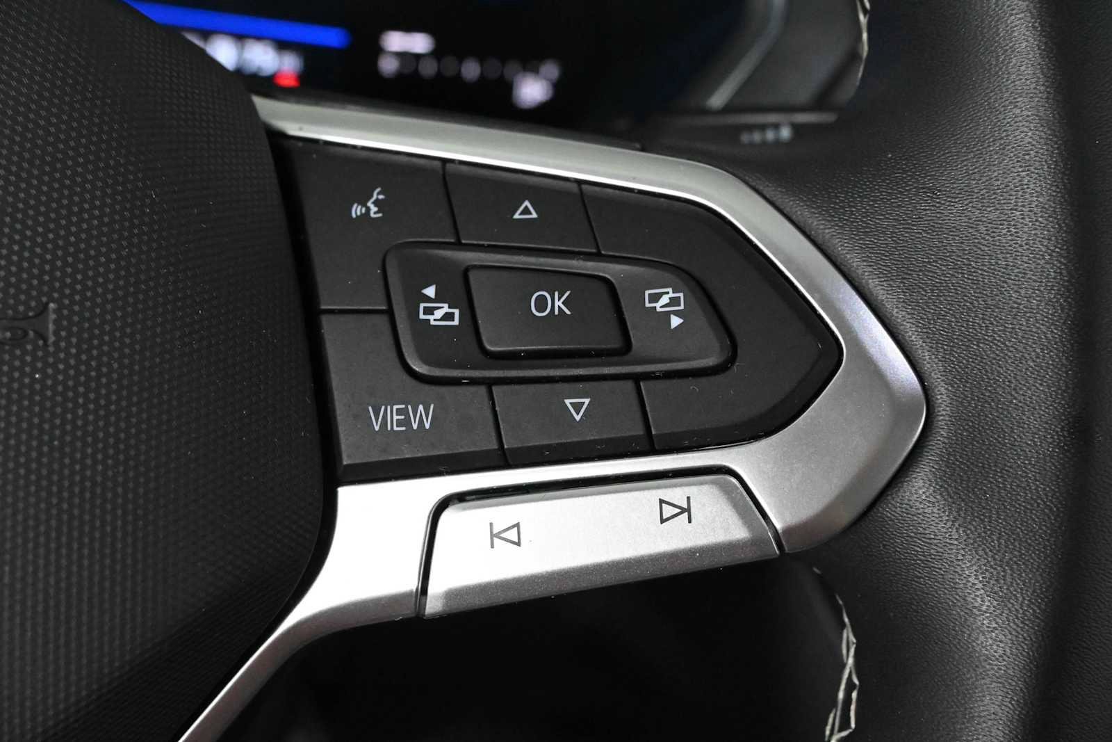 Certified 2022 Volkswagen Tiguan SE FWD image 23