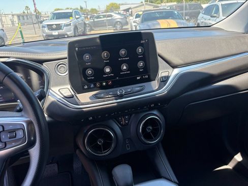 Used 2025 Chevrolet Blazer LT FWD image 17