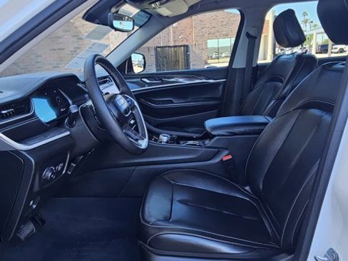 Used 2023 Jeep Grand Cherokee L Limited w/ Black Appearance Package image 11