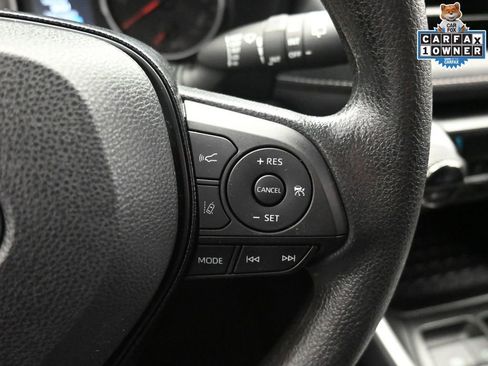 Used 2021 Toyota RAV4 XLE w/ Convenience Package image 18