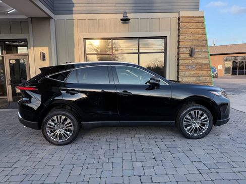 Used 2023 Toyota Venza XLE image 7