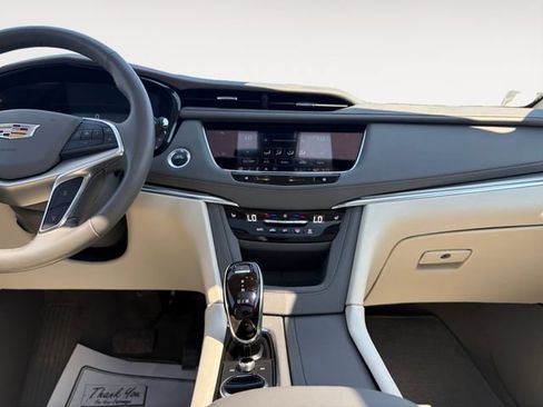 Used 2024 Cadillac XT5 Premium Luxury AWD/4WD image 11