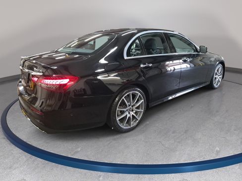 Used 2021 Mercedes-Benz E 350 4MATIC Sedan image 5