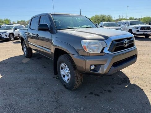Used 2014 Toyota Tacoma 4x4 Double Cab w/ SR5 Package image 8