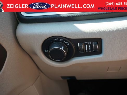 Used 2023 Chrysler Voyager LX FWD image 31