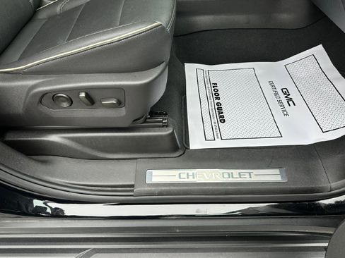 Certified 2025 Chevrolet Suburban Premier image 31