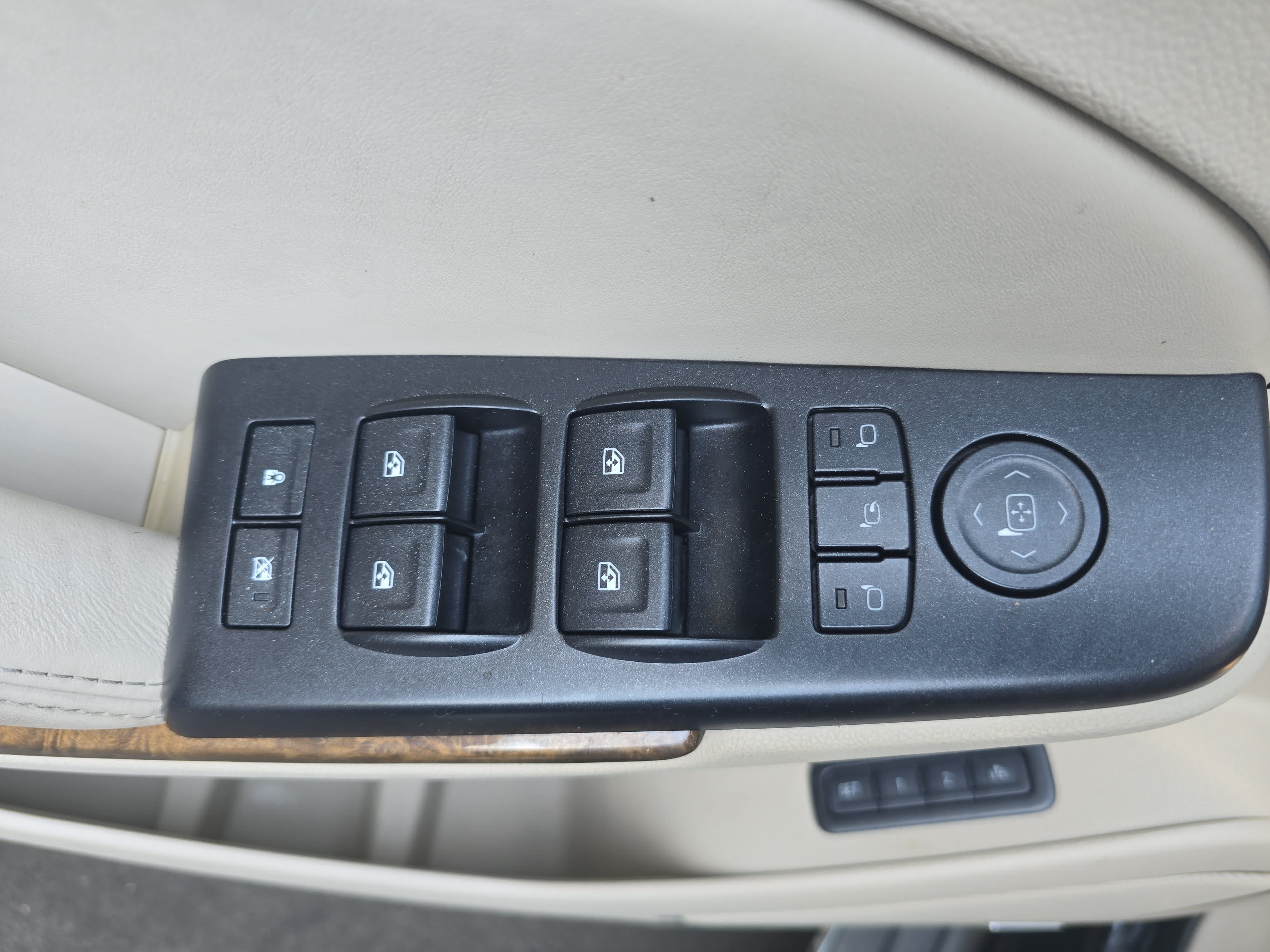Used 2015 GMC Yukon Denali RWD image 29