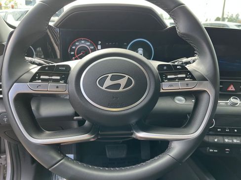 Used 2025 Hyundai Elantra SEL FWD image 30