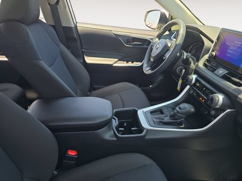 Certified 2025 Toyota RAV4 LE FWD image 15