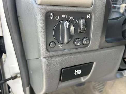 Used 2005 Chevrolet Colorado LS RWD image 19