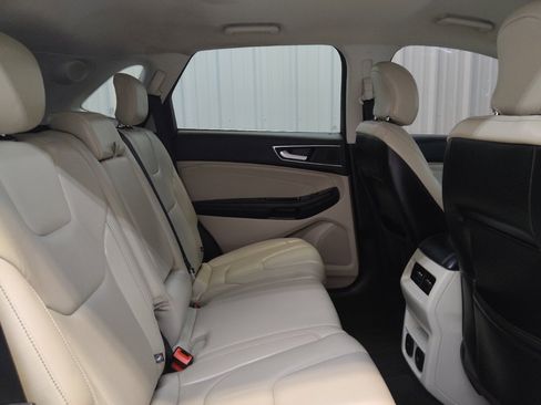Used 2018 Ford Edge Titanium w/ Technology Package AWD/4WD image 19
