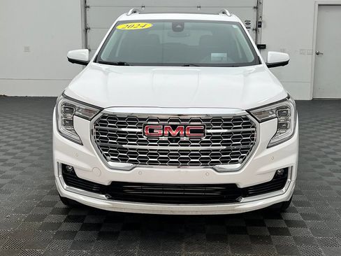 Used 2024 GMC Terrain Denali w/ Denali Premium Package AWD/4WD image 16