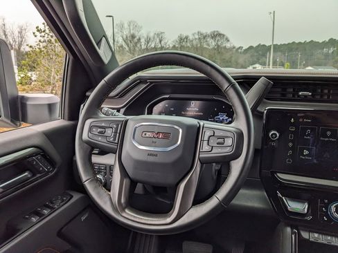 Used 2025 GMC Sierra 2500 AT4 image 28