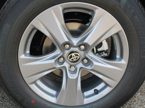 Used 2025 Toyota RAV4 LE image 7