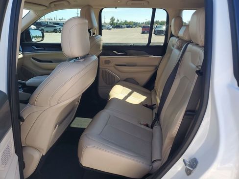 Used 2022 Jeep Grand Cherokee Limited w/ Luxury Tech Group II image 23