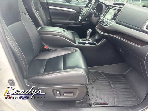 Used 2019 Toyota Highlander XLE FWD image 4