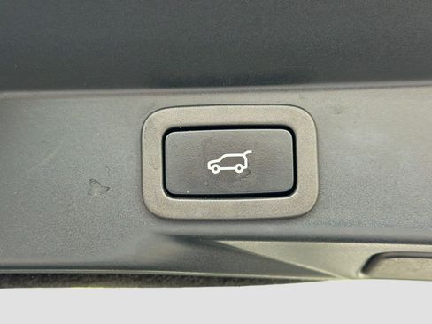 Used 2022 Land Rover Range Rover Sport SVR image 13