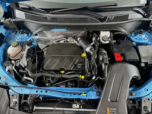 Used 2025 Chevrolet Trax LT w/ Driver Confidence Package image 31