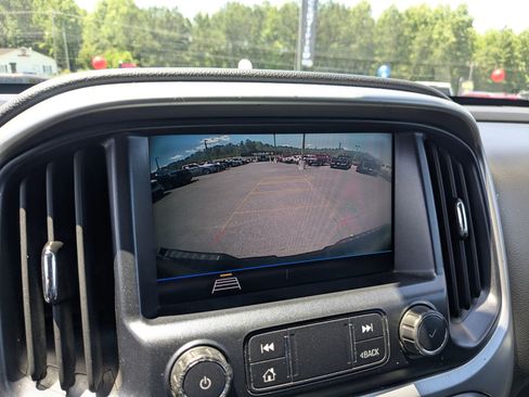 Used 2021 Chevrolet Colorado LT RWD image 16