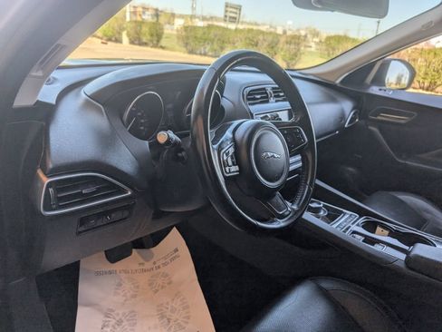 Used 2017 Jaguar F-PACE Prestige image 24