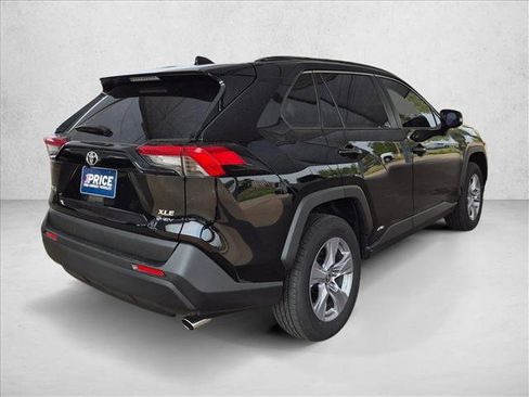 Used 2025 Toyota RAV4 XLE w/ Weather Package AWD/4WD image 5