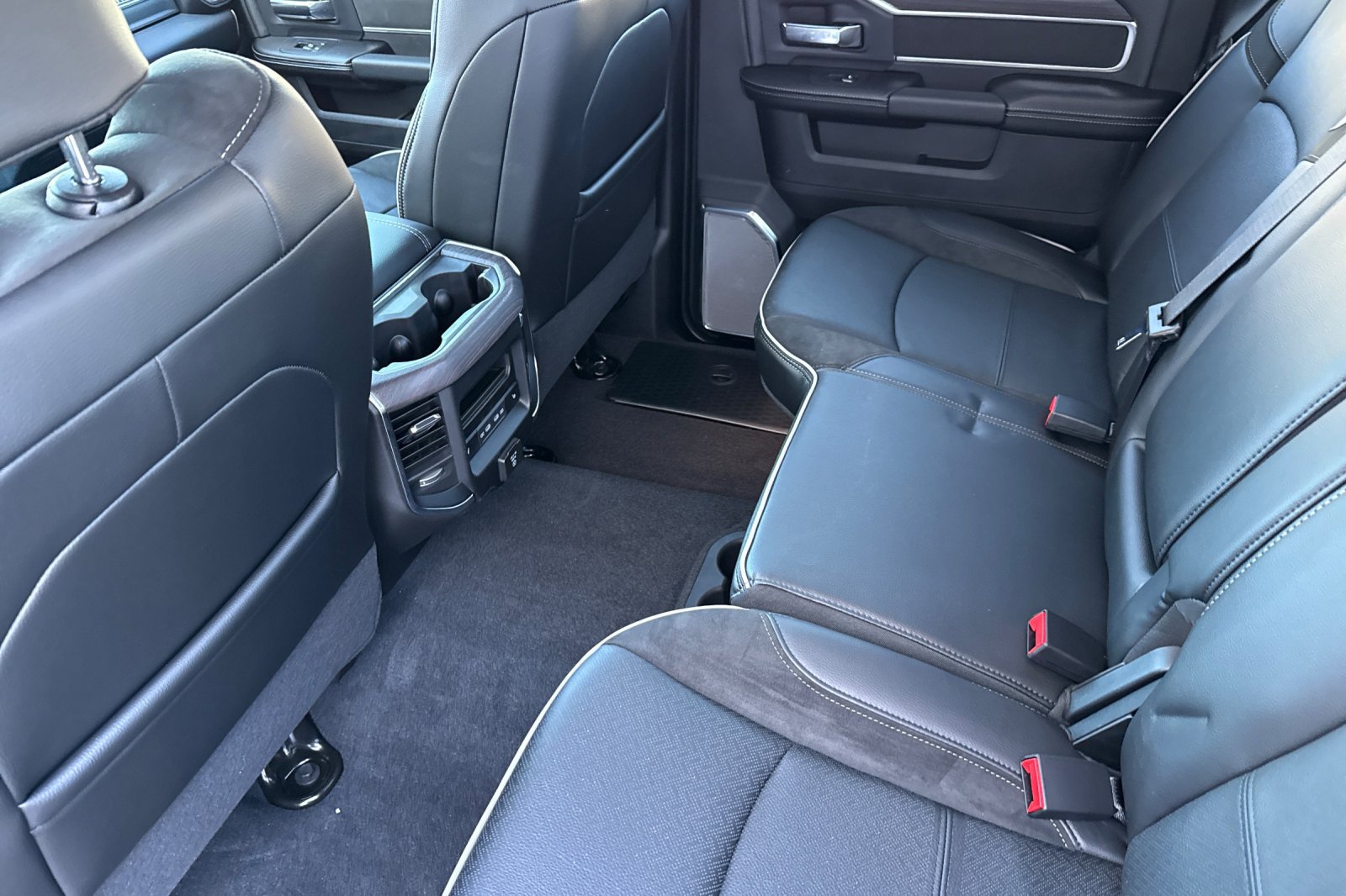 New 2026 RAM 3500 Laramie AWD/4WD image 15