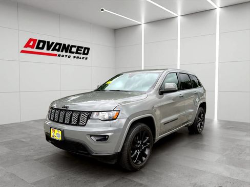 Used 2020 Jeep Grand Cherokee Altitude AWD/4WD image 4