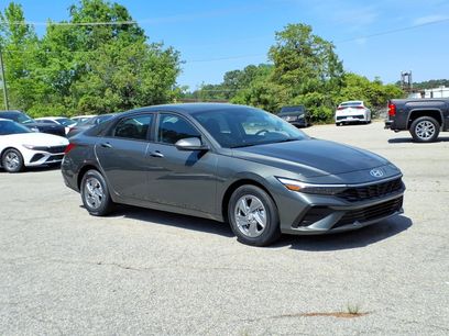 New 2026 Hyundai Elantra SE