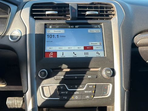 Used 2018 Ford Fusion SE w/ Fusion SE Technology Package FWD image 88