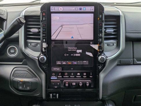 New 2026 RAM 2500 Laramie AWD/4WD image 18