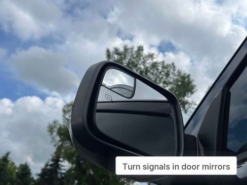 Used 2017 Ford Explorer XLT w/ Equipment Group 202A image 24