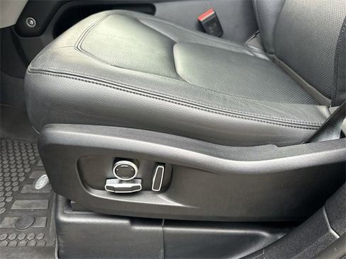 Used 2024 Land Rover Defender 130 S image 12