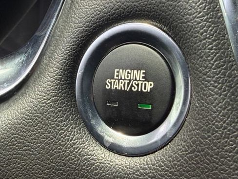 Used 2023 Chevrolet Traverse LT FWD image 16