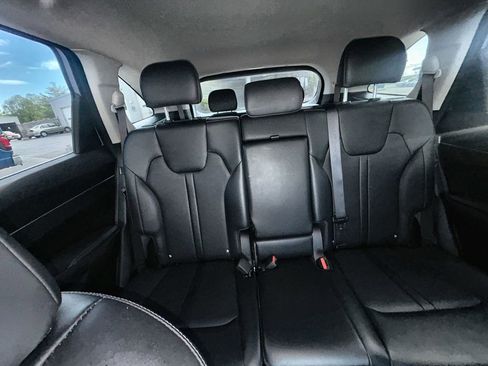 Used 2025 Kia Sorento S FWD image 30