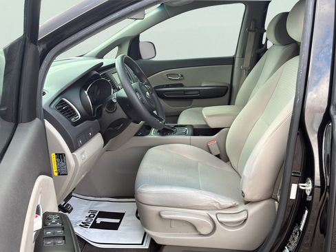Used 2018 Kia Sedona L FWD image 22