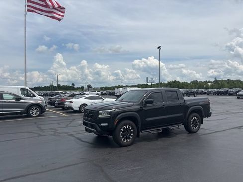 Used 2024 Nissan Frontier PRO-4X w/ Technology Package AWD/4WD image 3