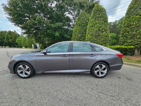 Used 2018 Honda Accord EX image 2