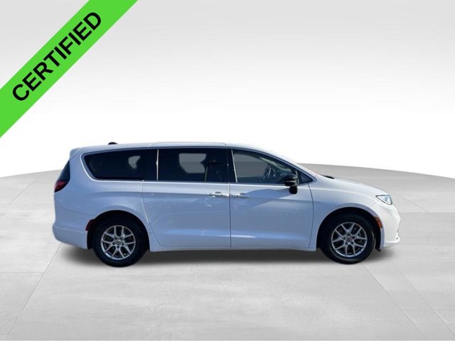 Used 2024 Chrysler Pacifica Touring-L FWD image 8