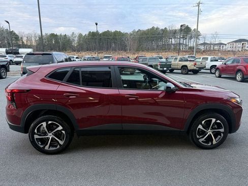 Used 2024 Chevrolet Trax RS w/ Sunroof Package image 7