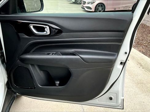 Used 2023 Jeep Compass Altitude image 19